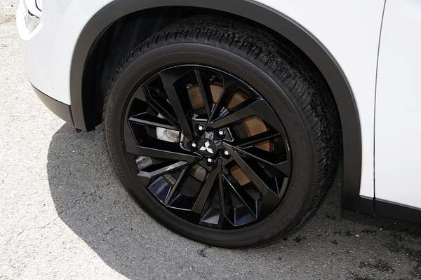 2024 Mitsubishi Outlander LS ZM