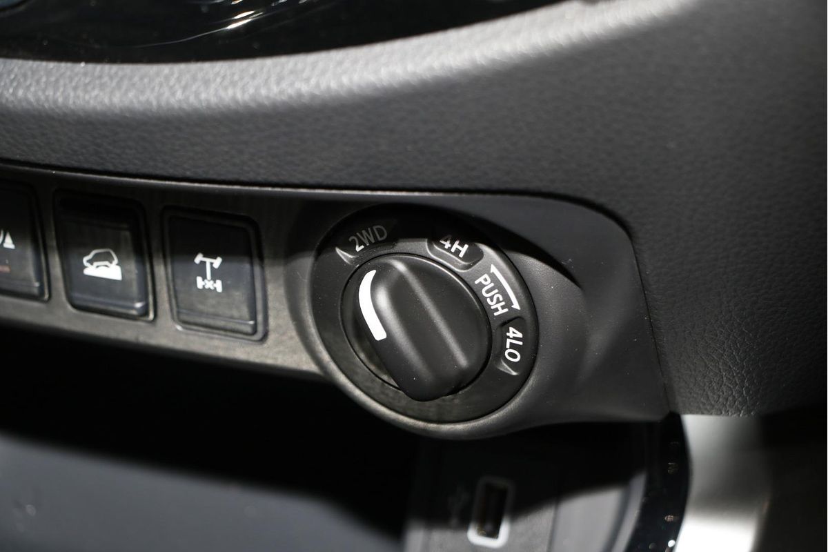 2025 Nissan Navara ST-X D23 4X4