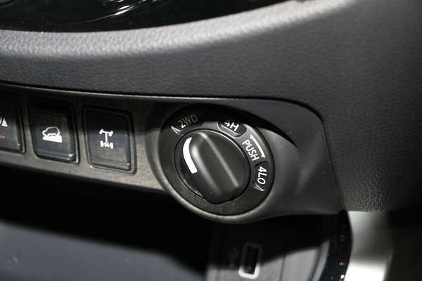 2025 Nissan Navara ST-X D23 4X4