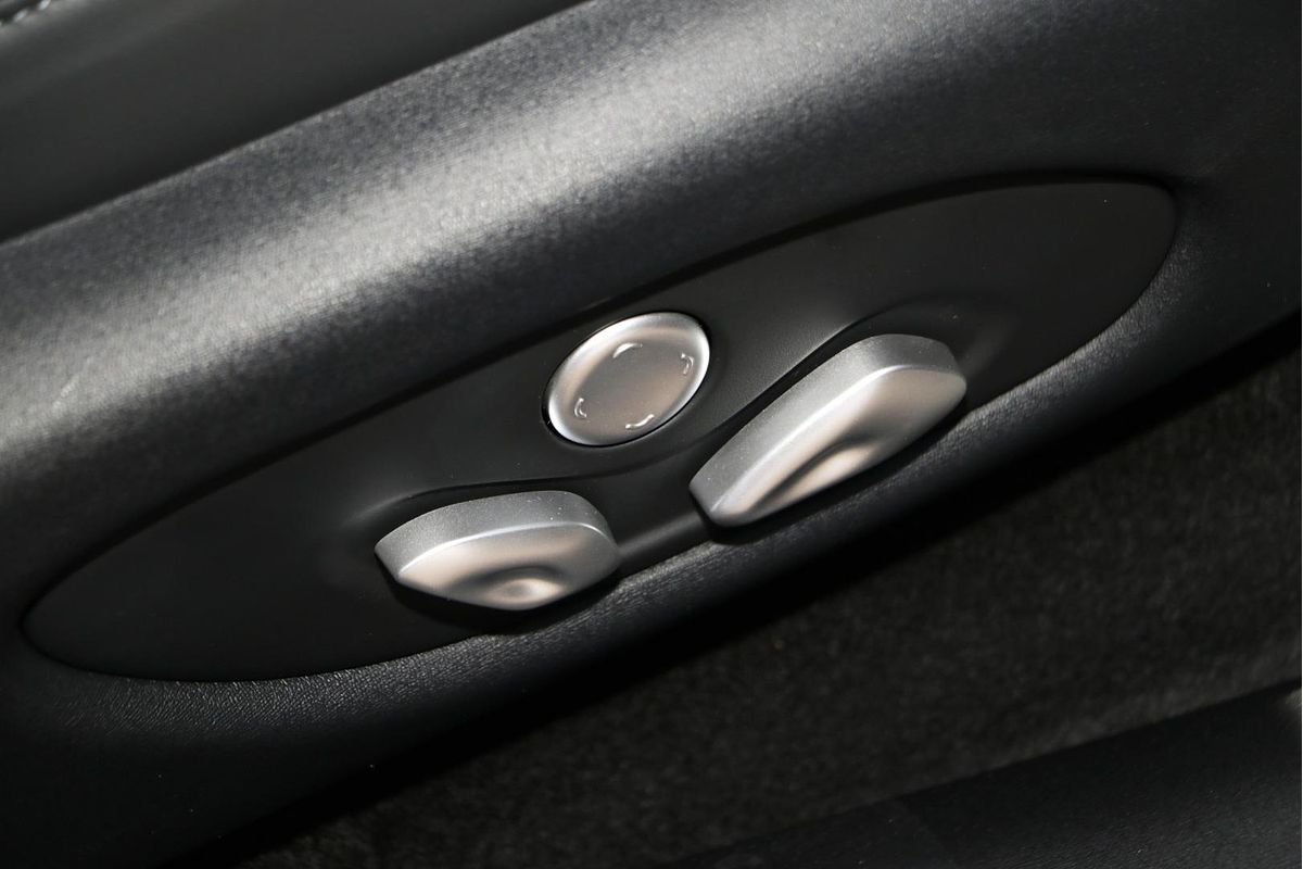 2025 MG IM6 Premium S12L