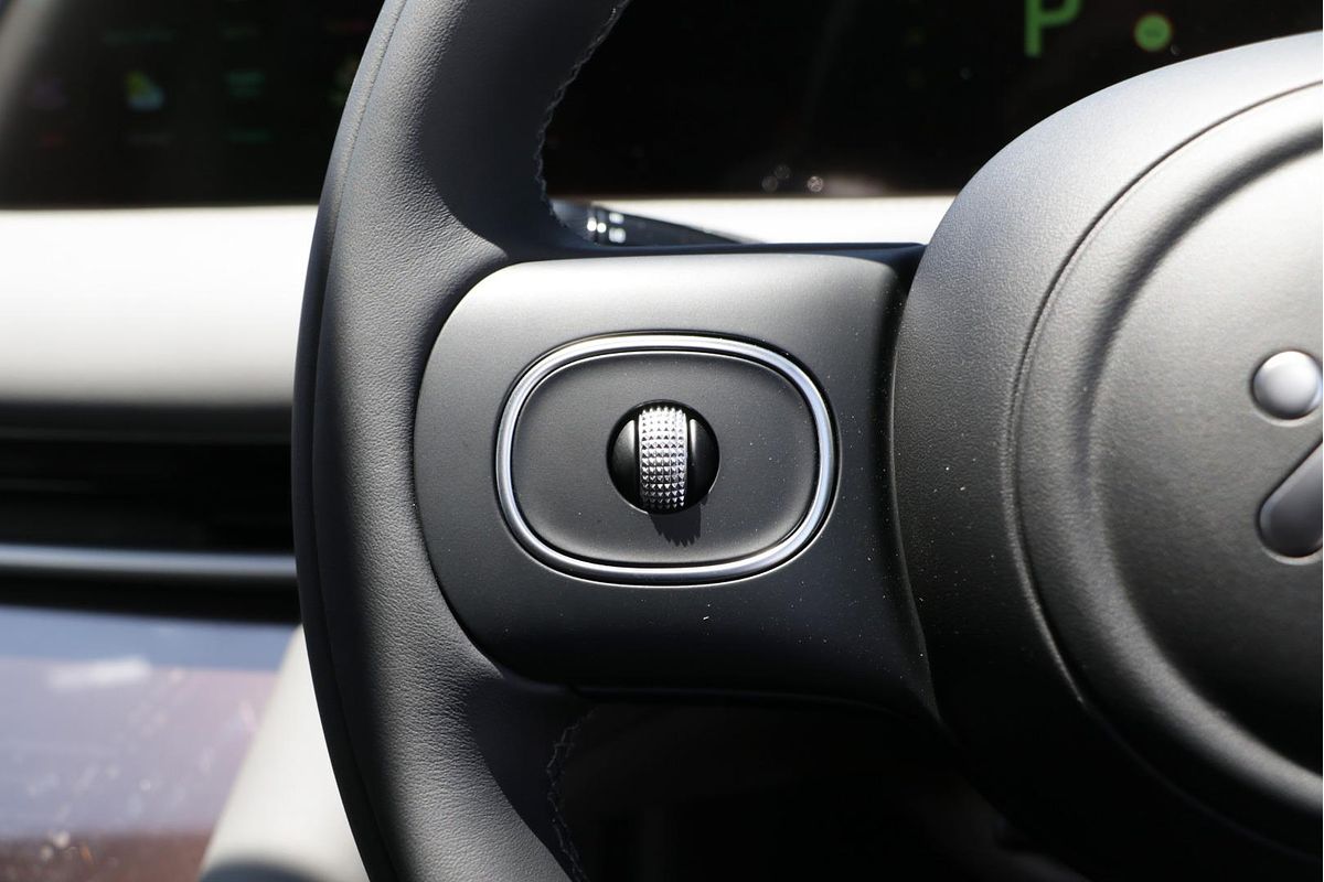 2025 MG IM6 Premium S12L