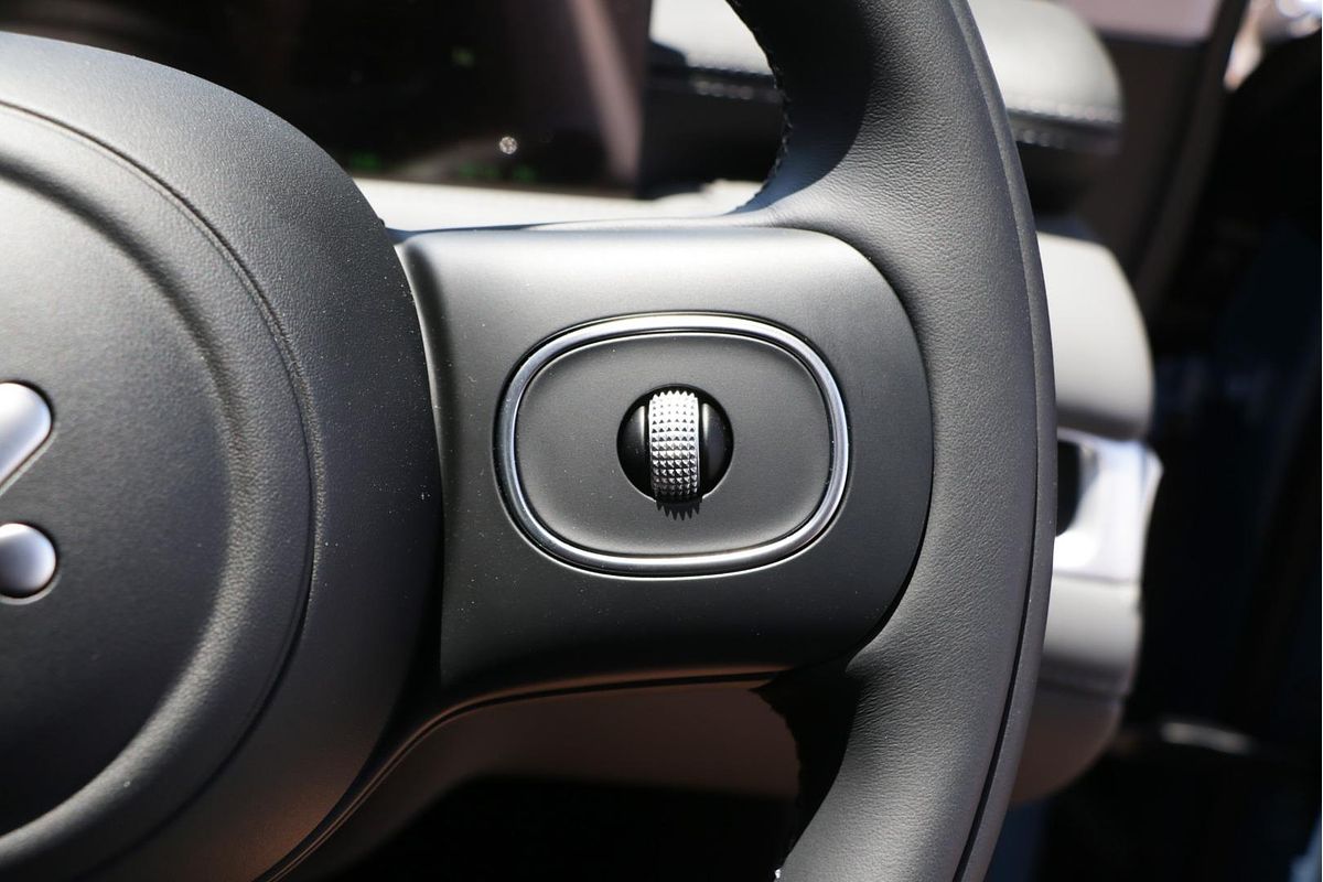 2025 MG IM6 Premium S12L