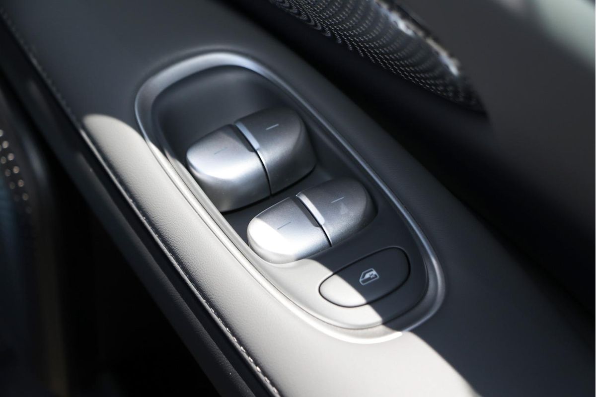 2025 MG IM6 Premium S12L