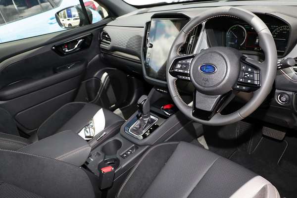 2025 Subaru Forester Hybrid Touring S6