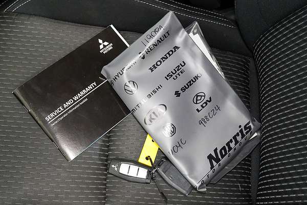 2021 Mitsubishi Outlander LS ZM