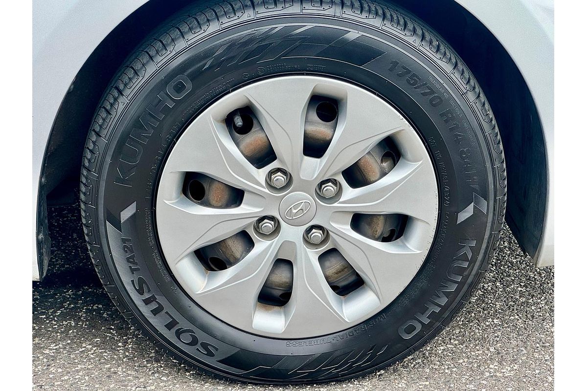 2016 Hyundai Accent Active RB3