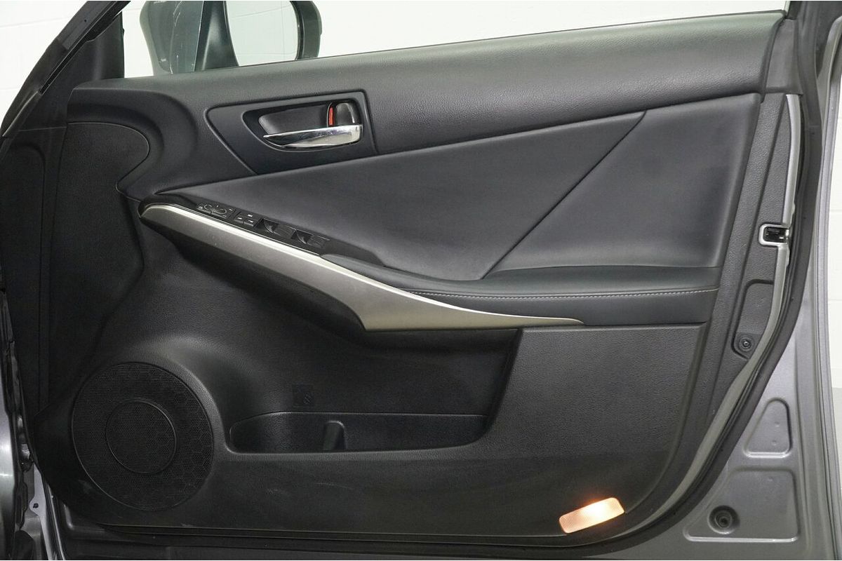 2014 Lexus IS IS300h Luxury AVE30R