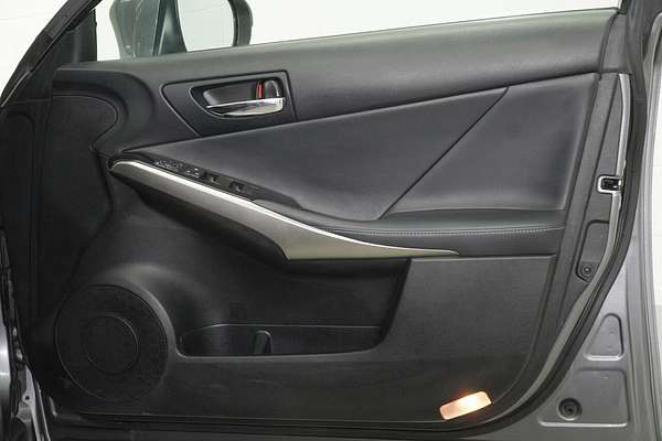 2014 Lexus IS IS300h Luxury AVE30R