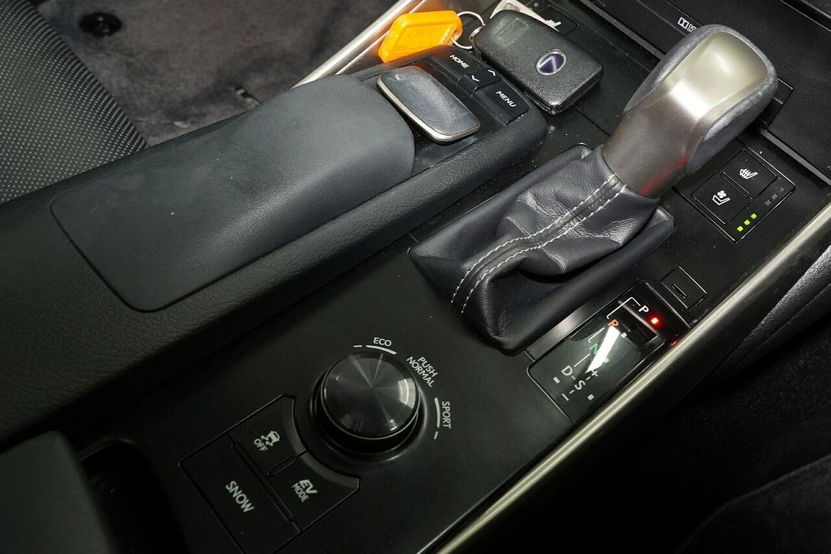 2014 Lexus IS IS300h Luxury AVE30R