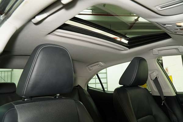 2014 Lexus IS IS300h Luxury AVE30R