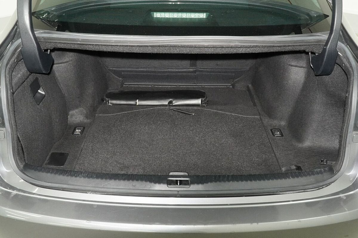 2014 Lexus IS IS300h Luxury AVE30R