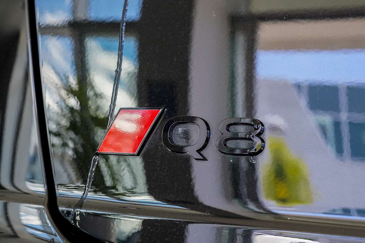 2024 Audi Q8 50 TDI S line F1
