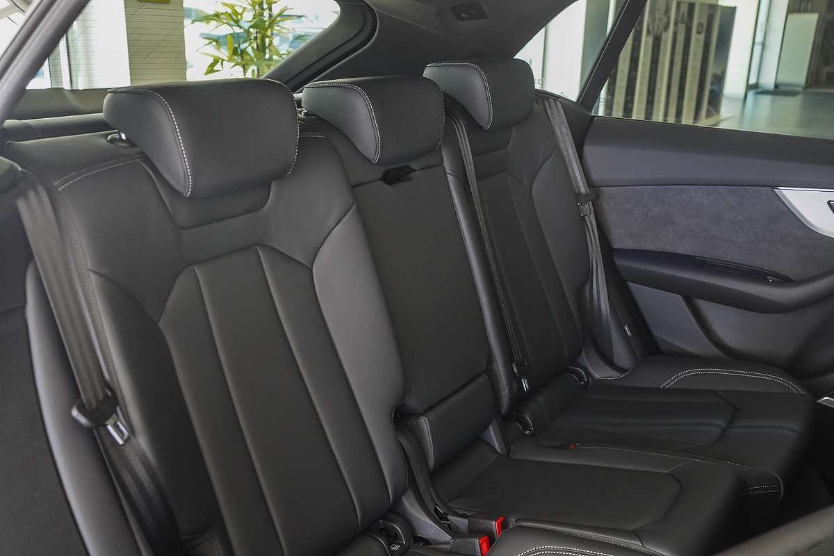 2024 Audi Q8 50 TDI S line F1