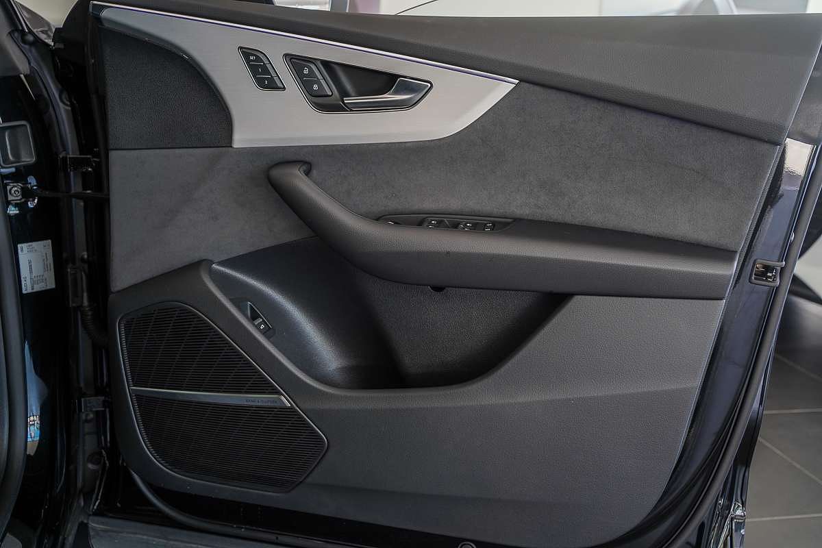 2024 Audi Q8 50 TDI S line F1