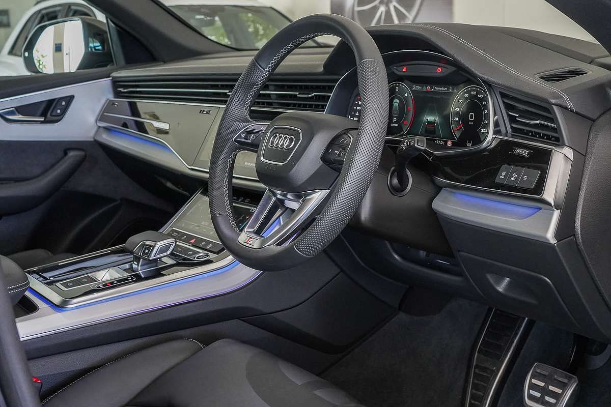 2024 Audi Q8 50 TDI S line F1