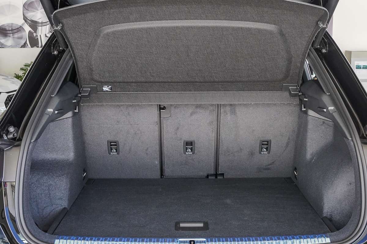 2025 Audi Q3 40 TFSI S line F3