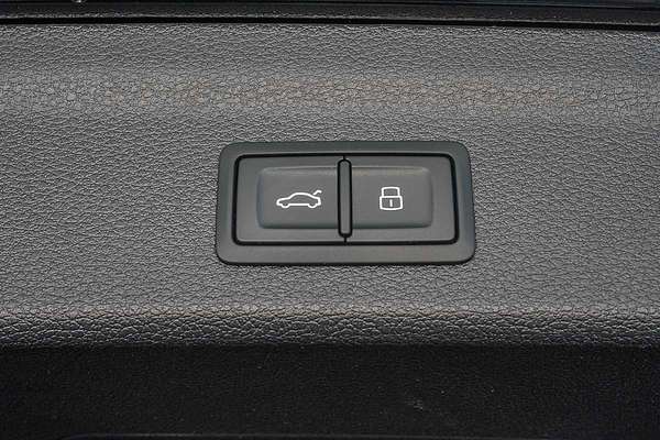 2025 Audi Q3 40 TFSI S line F3