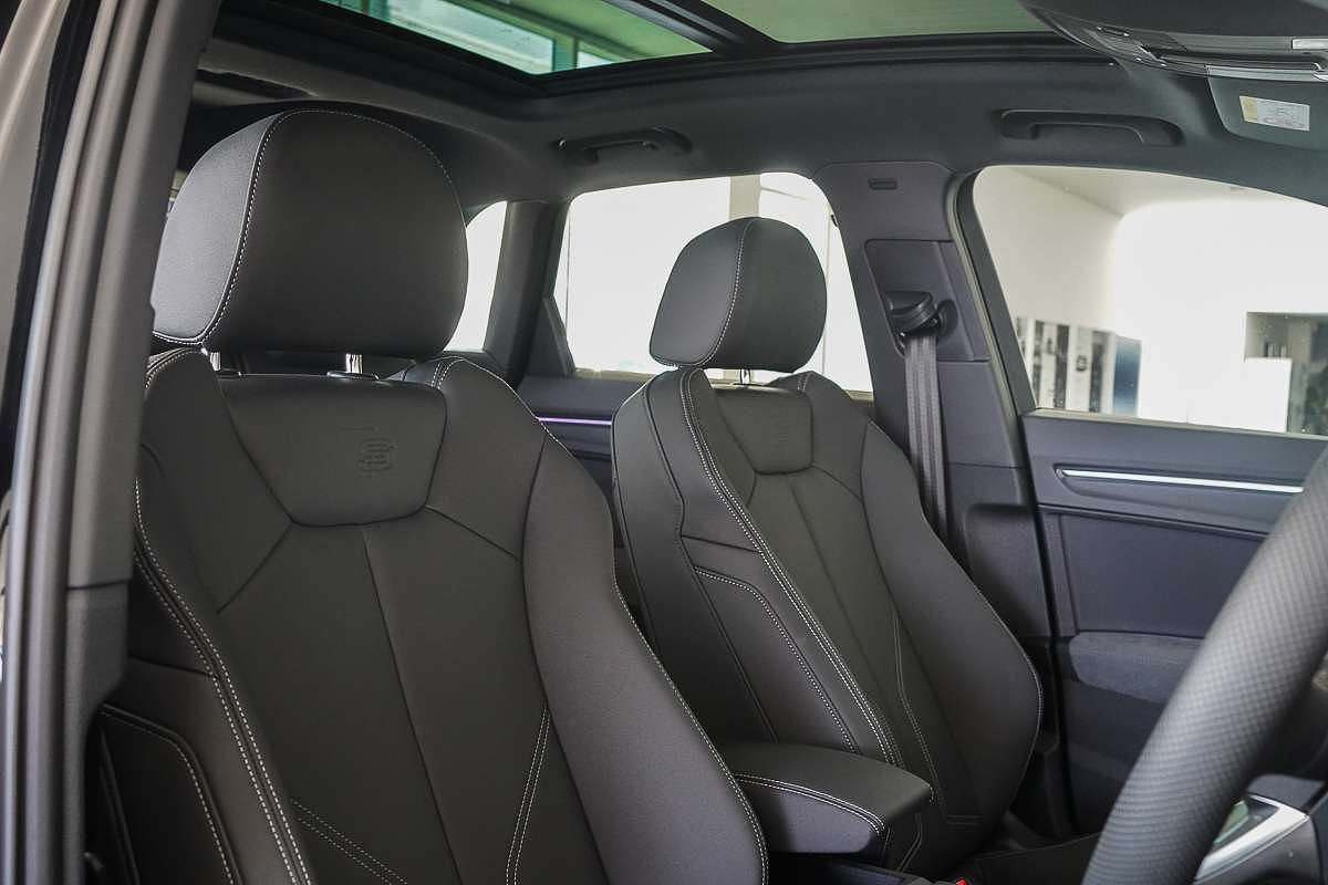 2025 Audi Q3 40 TFSI S line F3