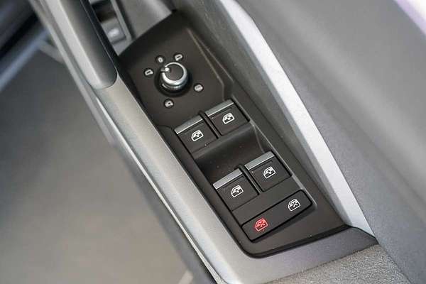 2025 Audi Q3 40 TFSI S line F3