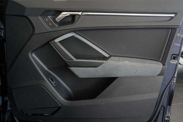 2025 Audi Q3 40 TFSI S line F3