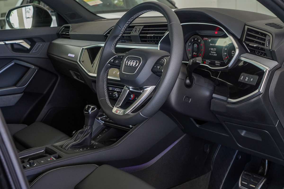 2025 Audi Q3 40 TFSI S line F3