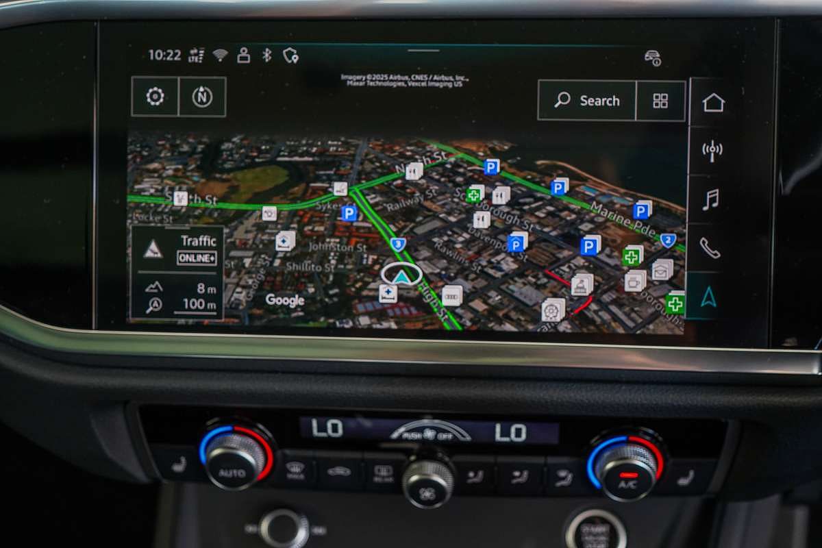 2025 Audi Q3 40 TFSI S line F3