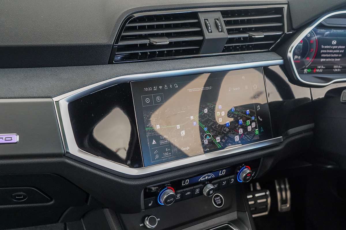 2025 Audi Q3 40 TFSI S line F3