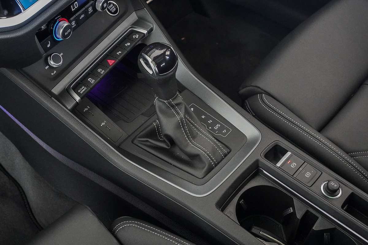 2025 Audi Q3 40 TFSI S line F3