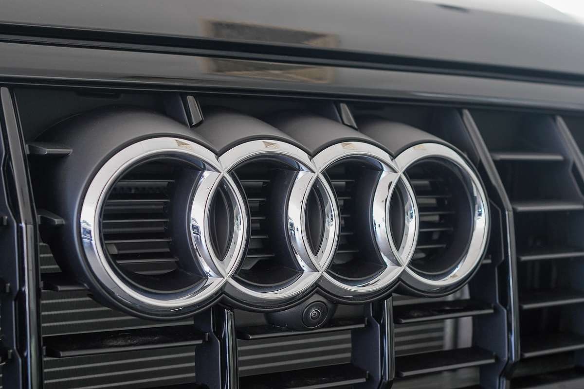 2025 Audi Q3 40 TFSI S line F3