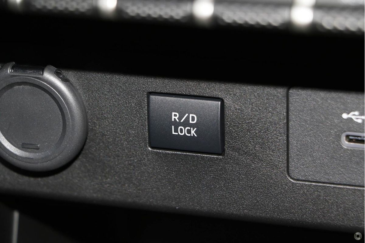 2025 Mitsubishi Triton GLX-R MV 4X4