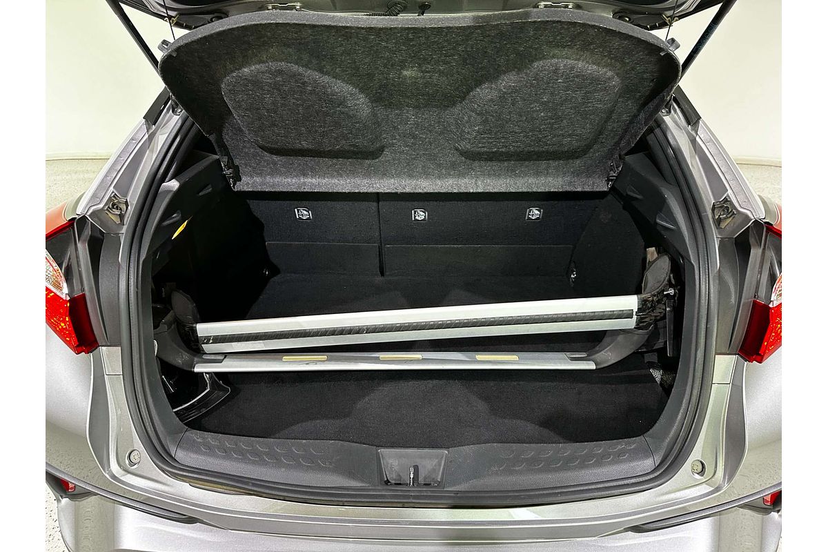 2018 Toyota C-HR  NGX10R