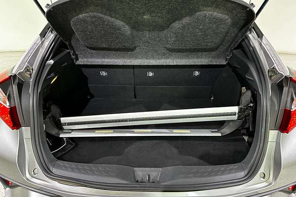 2018 Toyota C-HR  NGX10R