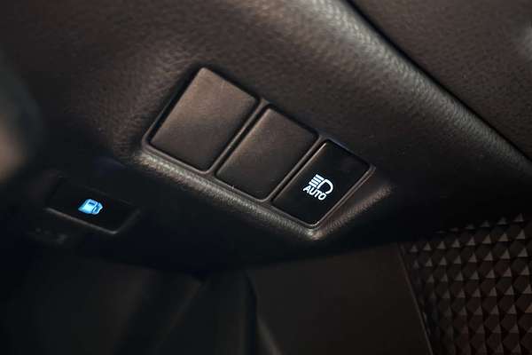 2018 Toyota C-HR  NGX10R