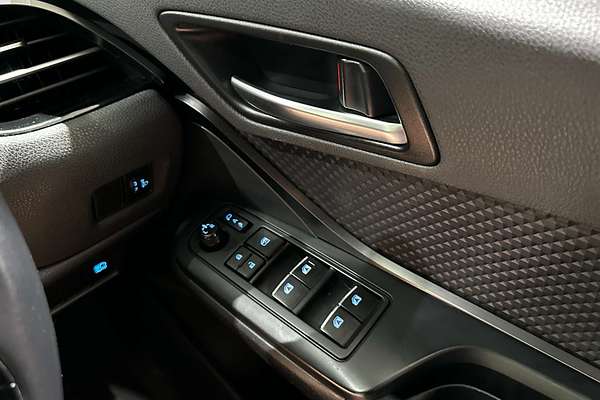 2018 Toyota C-HR  NGX10R