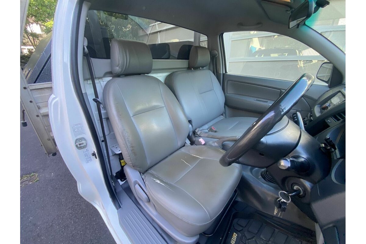 2005 Toyota Hilux Workmate TGN16R Rear Wheel Drive