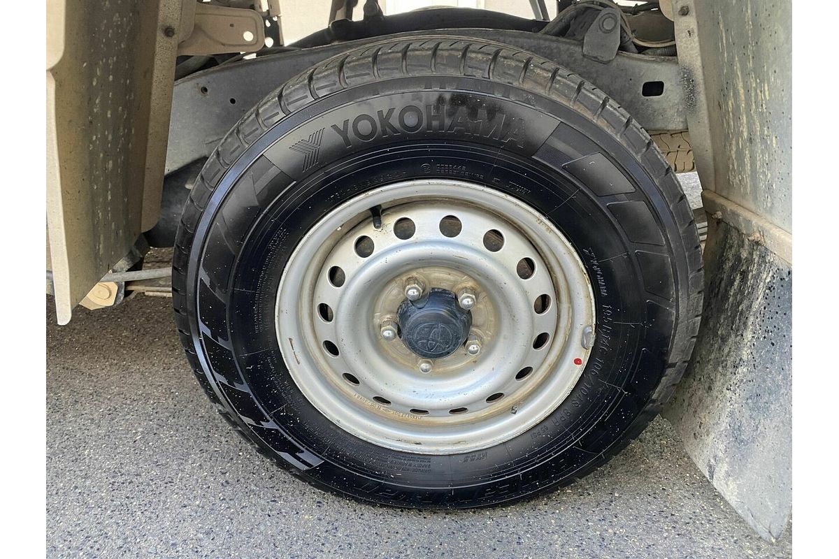 2005 Toyota Hilux Workmate TGN16R Rear Wheel Drive