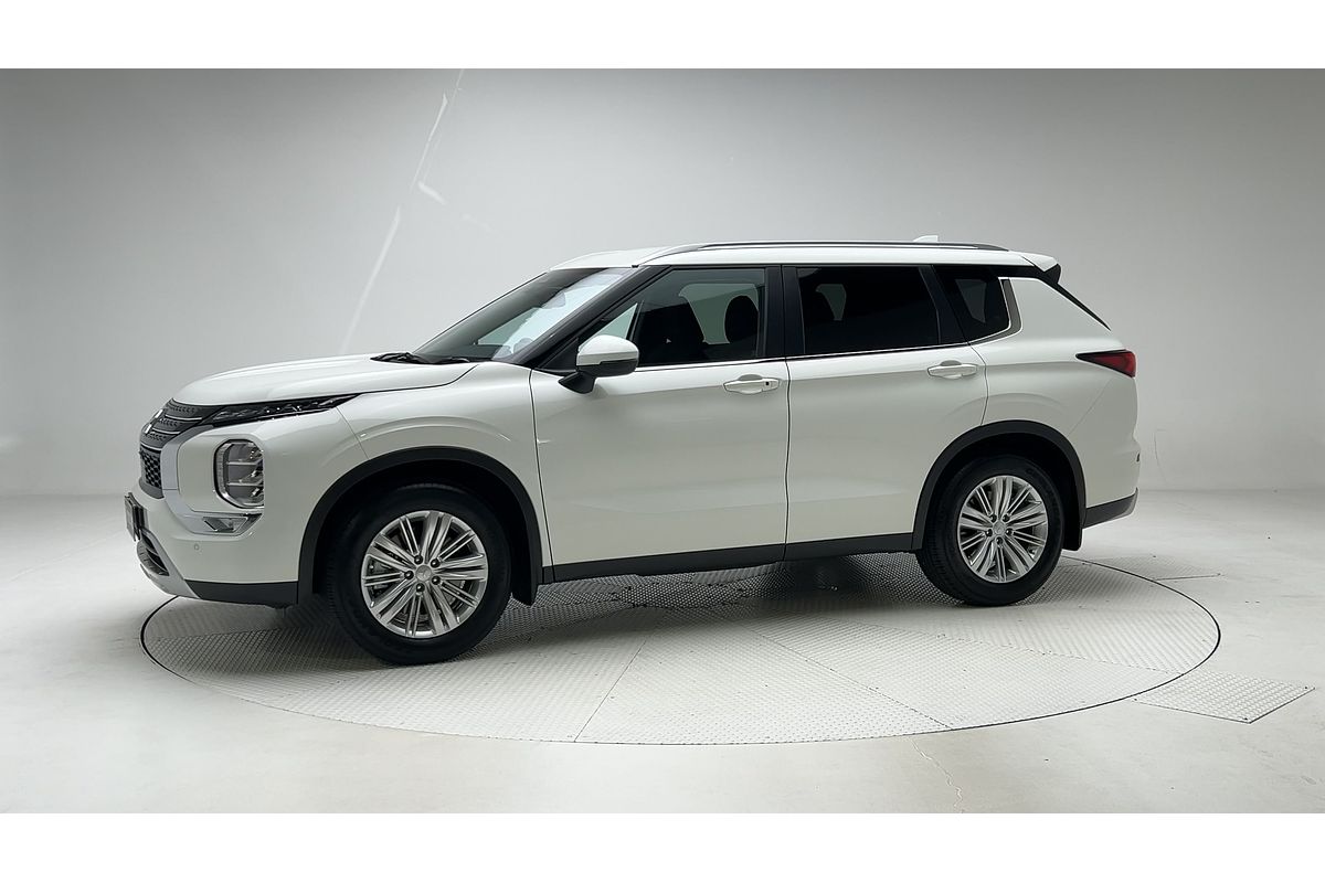 2024 Mitsubishi Outlander LS ZM