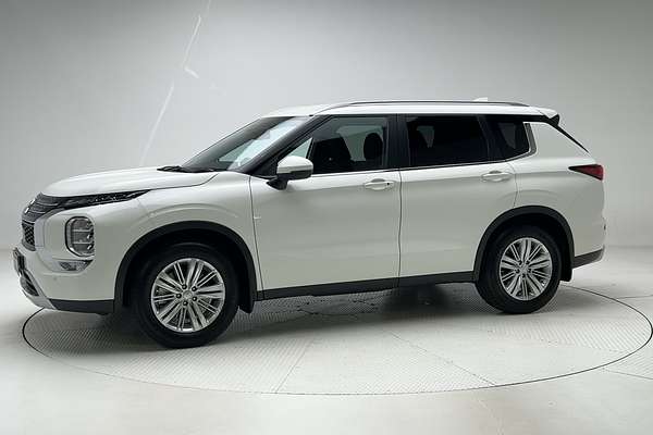 2024 Mitsubishi Outlander LS ZM