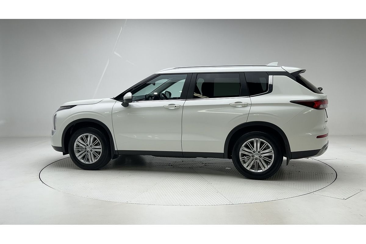 2024 Mitsubishi Outlander LS ZM