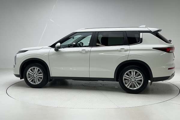 2024 Mitsubishi Outlander LS ZM