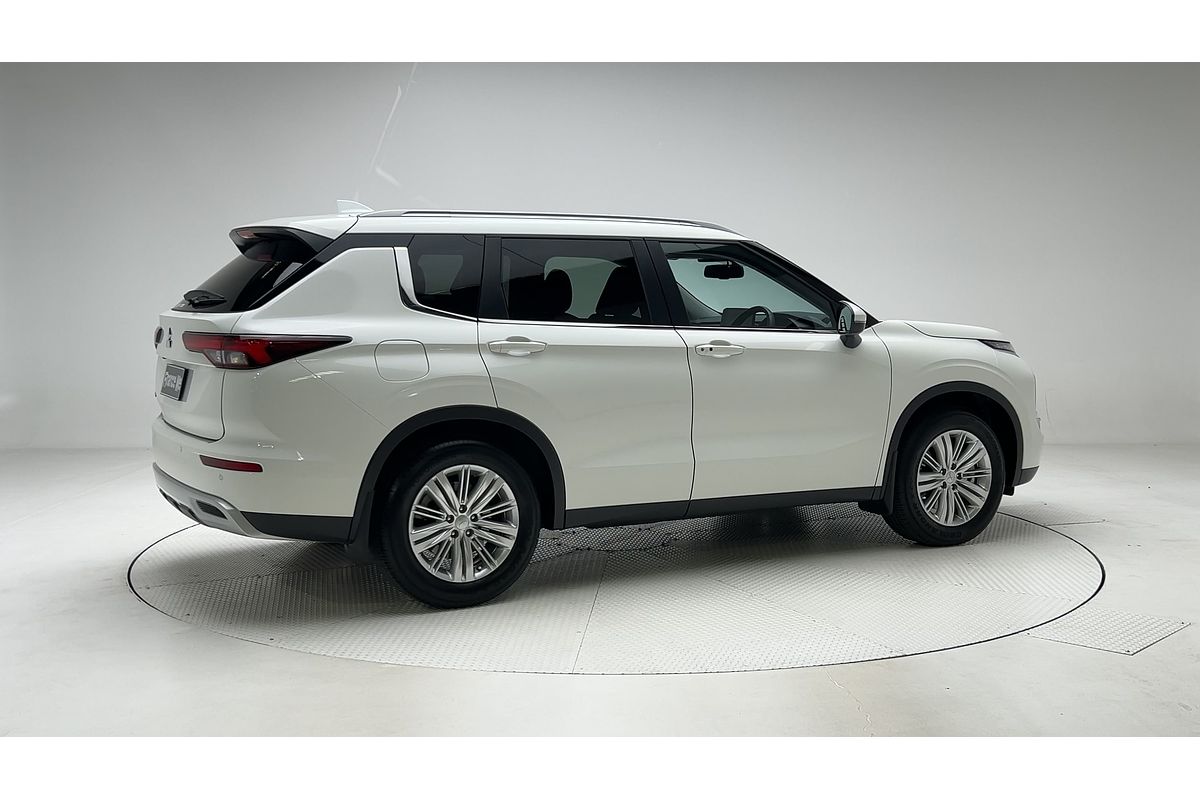 2024 Mitsubishi Outlander LS ZM