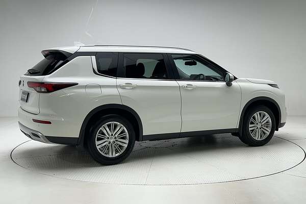 2024 Mitsubishi Outlander LS ZM