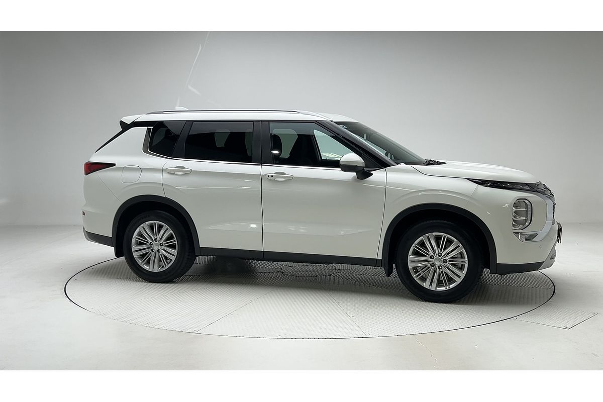 2024 Mitsubishi Outlander LS ZM