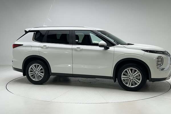 2024 Mitsubishi Outlander LS ZM