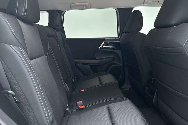 2024 Mitsubishi Outlander LS ZM