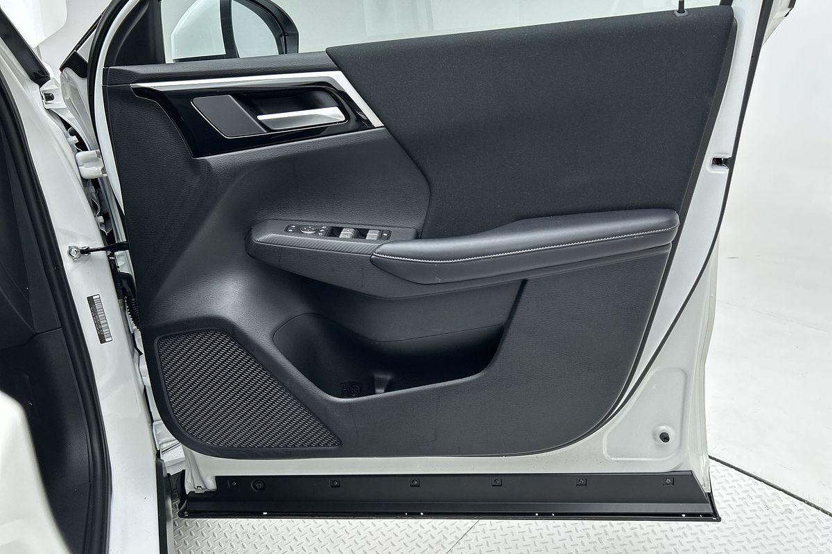 2024 Mitsubishi Outlander LS ZM