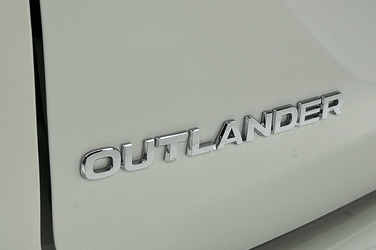 2024 Mitsubishi Outlander LS ZM