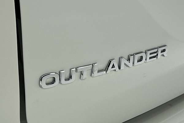 2024 Mitsubishi Outlander LS ZM