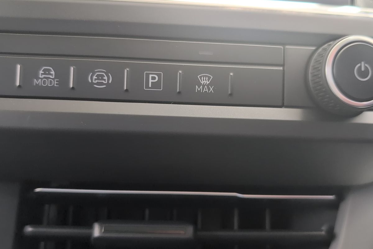 2025 Volkswagen Transporter TDI 125kW NSN LWB Low Roof