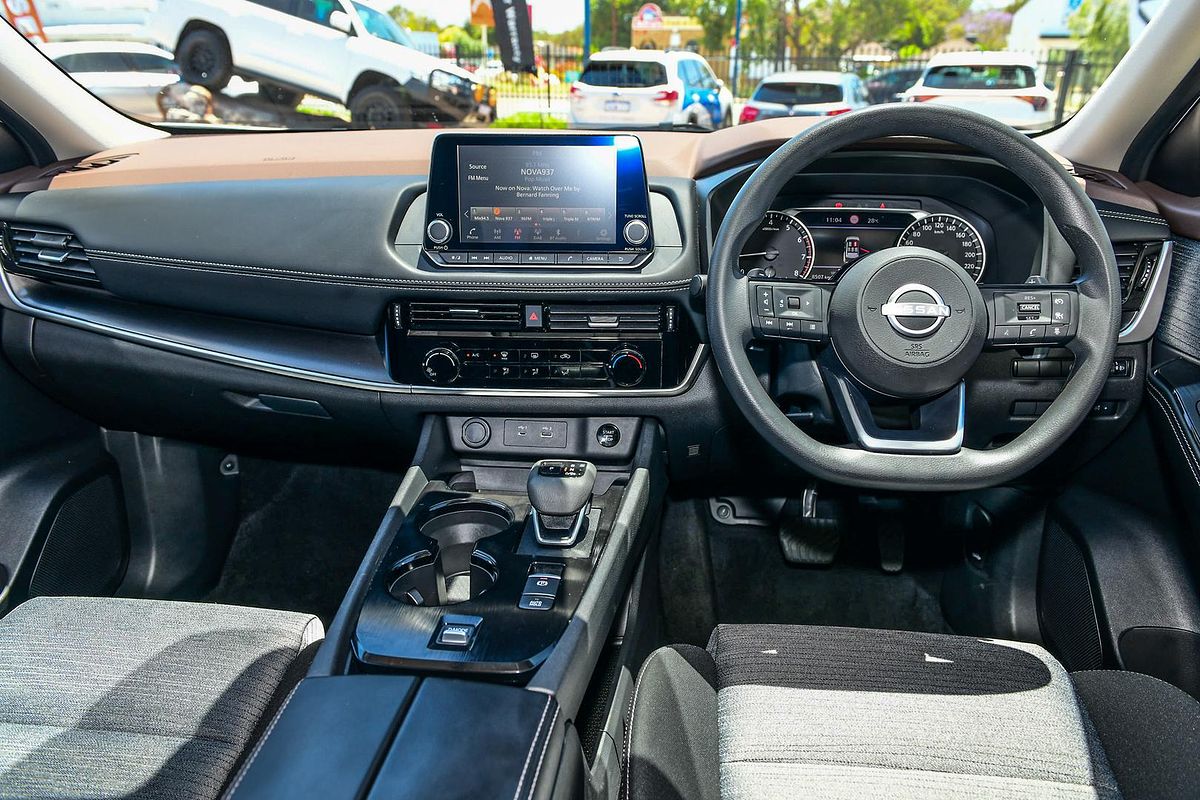 2024 Nissan X-TRAIL ST T33